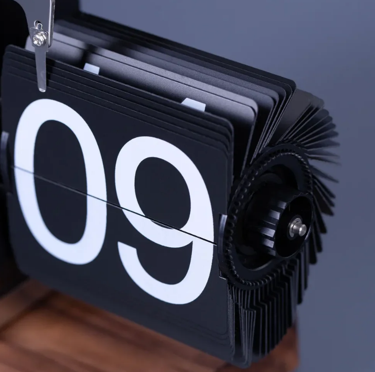 FlipClock Saat – Zamanın Estetik Akışı